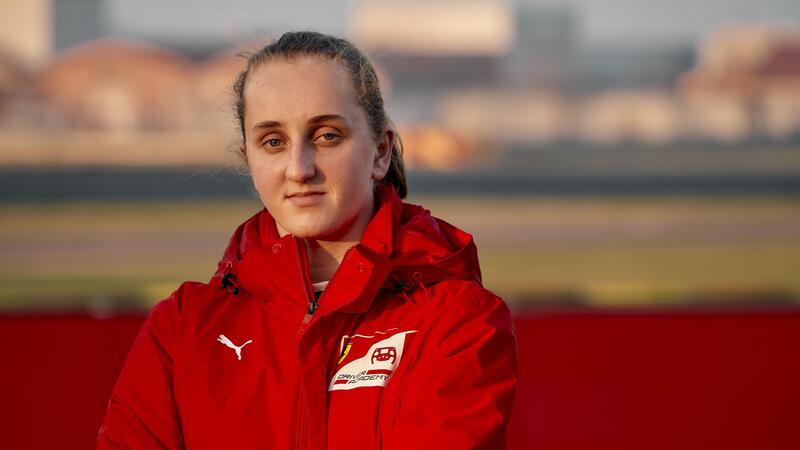 Ferrari, Maya Weug &egrave; la prima pilota donna a vestire i colori della Rossa