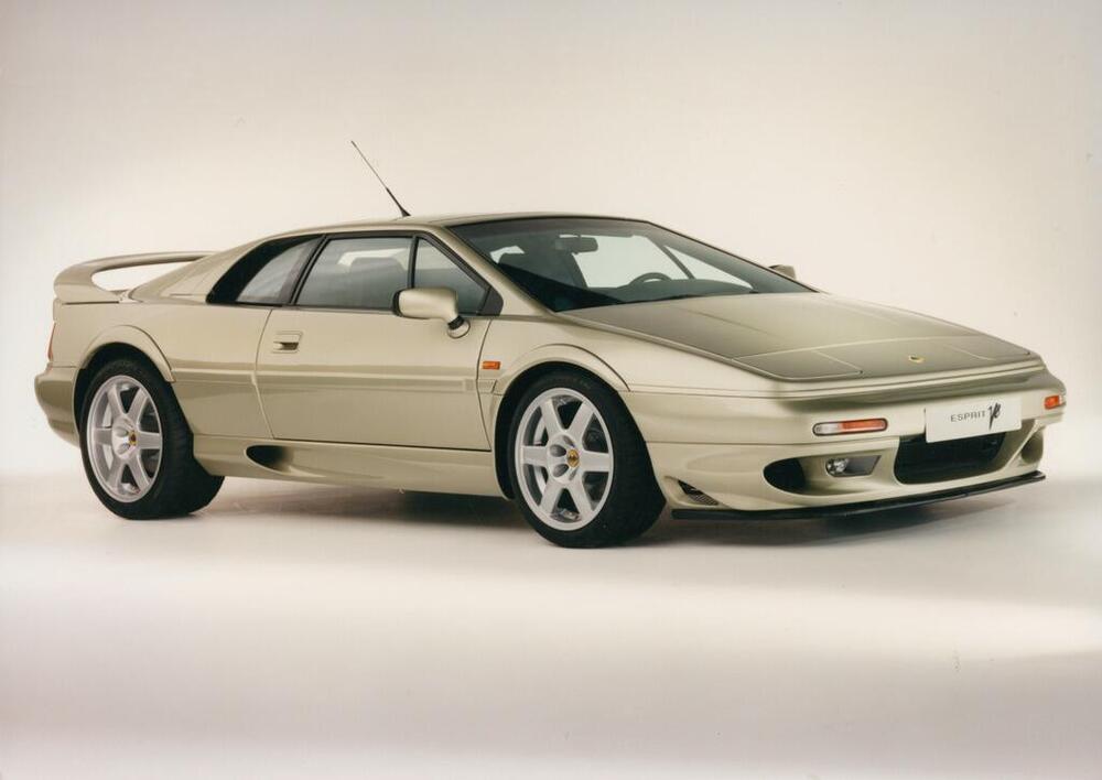 La mitica Esprit, Lotus