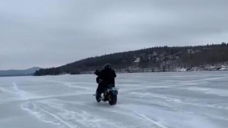 Moto fun: con le Harley Davidson sul lago ghiacciato [VIDEO VIRALE]