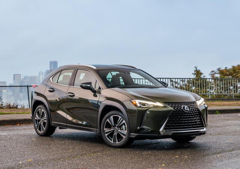 Lexus UX (2021-->>)