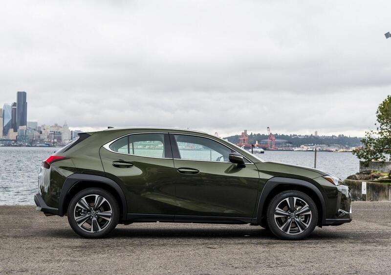 Lexus UX (2021-->>) (2)