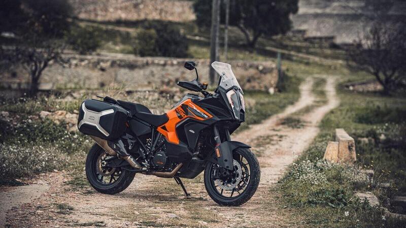 Nuova KTM 1290 Super Adventure S 2021: scheda tecnica, foto e dati