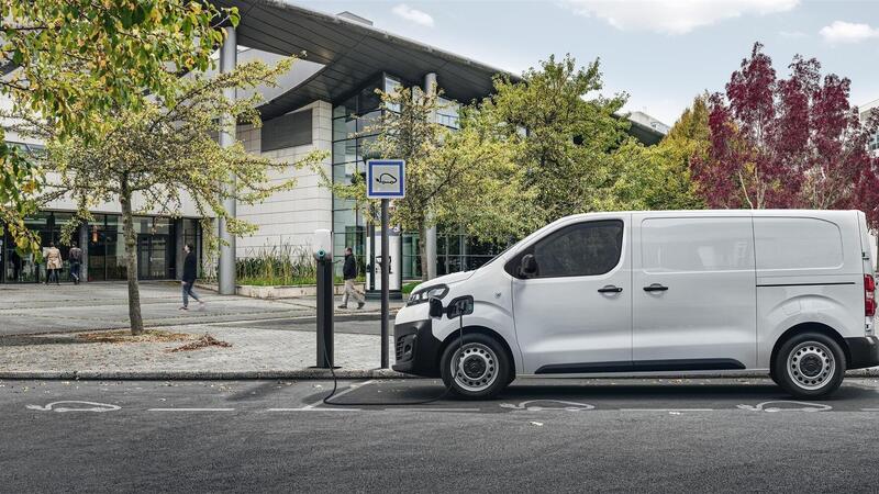 Citroen &Euml;-Jumpy: il furgone elettrico di Stellantis per lavorare in citt&agrave; [video]