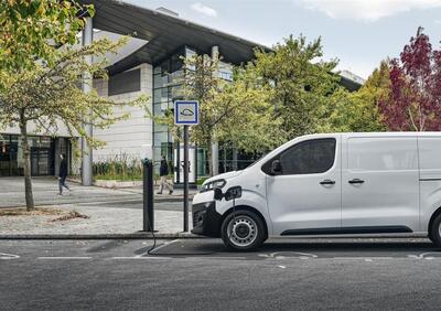 Citroen Ë-Jumpy: il furgone elettrico di Stellantis per lavorare in città [video]