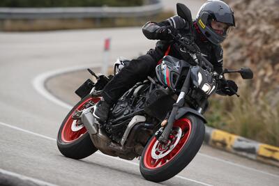 Yamaha MT-07 2021 TEST. Media brillante [GALLERY E VIDEO]