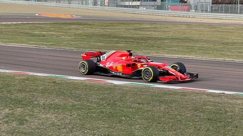 F1, Carlos Sainz per la prima volta alla guida di una Ferrari a Fiorano [Video]