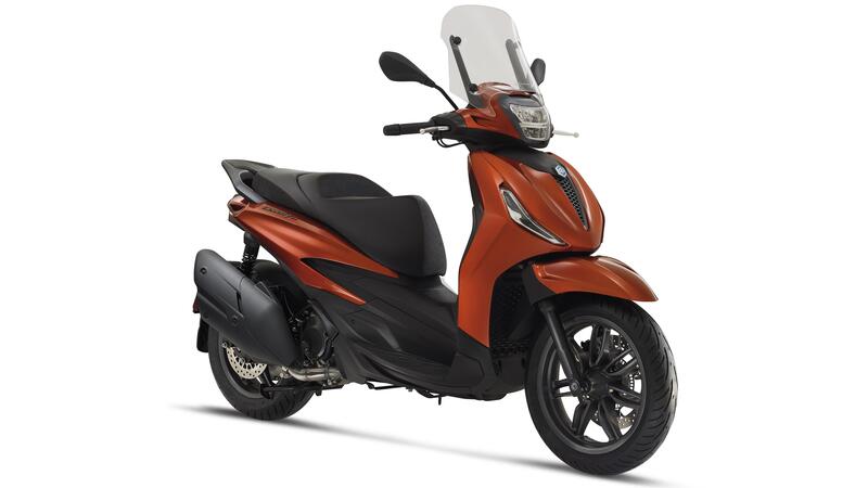 Nuovi Piaggio Beverly 300 e 400 Hpe: prezzi e disponibilit&agrave;