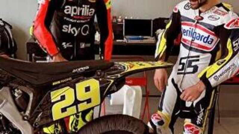 Andrea Iannone torna in moto: in pista sulle motard con Romano Fenati [VIDEO]