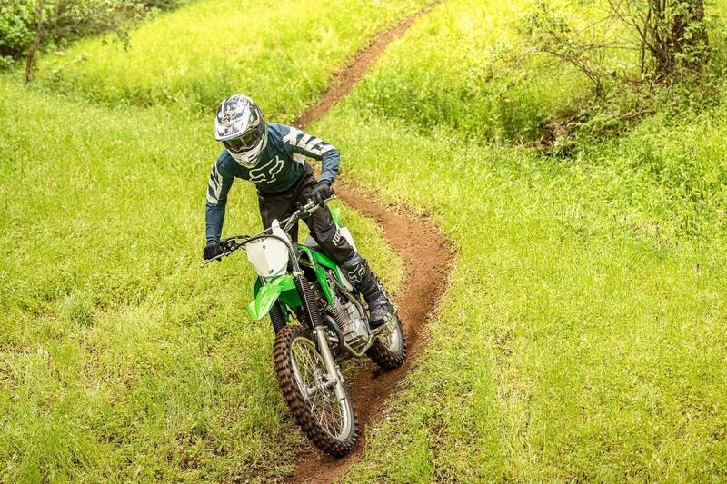 Kawasaki KLX 230R S. La trail facile e furba. Ma non per noi