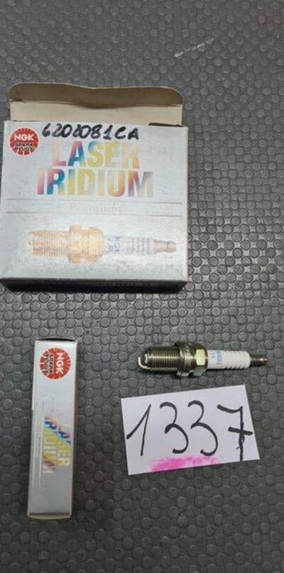 CANDELA LASER IRIDIUM FR8BI-11 HONDA VTR SP1 1000 NGK