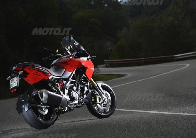 Aprilia Caponord 1200: ha sospensioni semiattive coperte da 4 brevetti