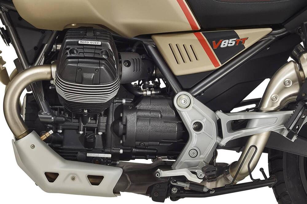 Moto Guzzi V85 TT Travel (2024 - 25) (4)