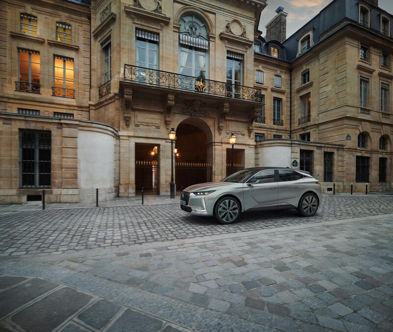 Quanto costa in pi&ugrave; la DS 4 della nuova 308? Listino prezzi da 30mila euro [40K la plugin]
