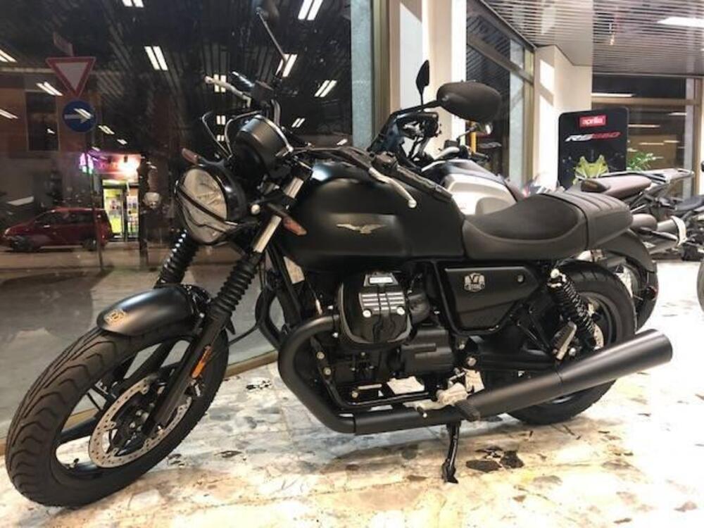 Moto Guzzi V7 Stone (2021 - 24)