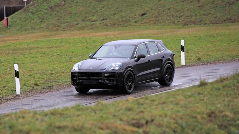 Porsche Cayenne restyling, le foto spia 