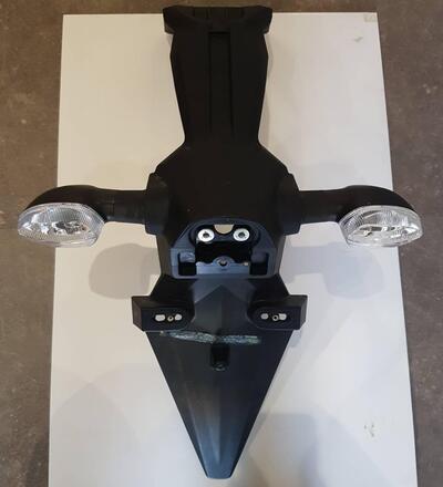 PARAFANGO POSTERIORE YAMAHA MT-03 YZF-R3 320