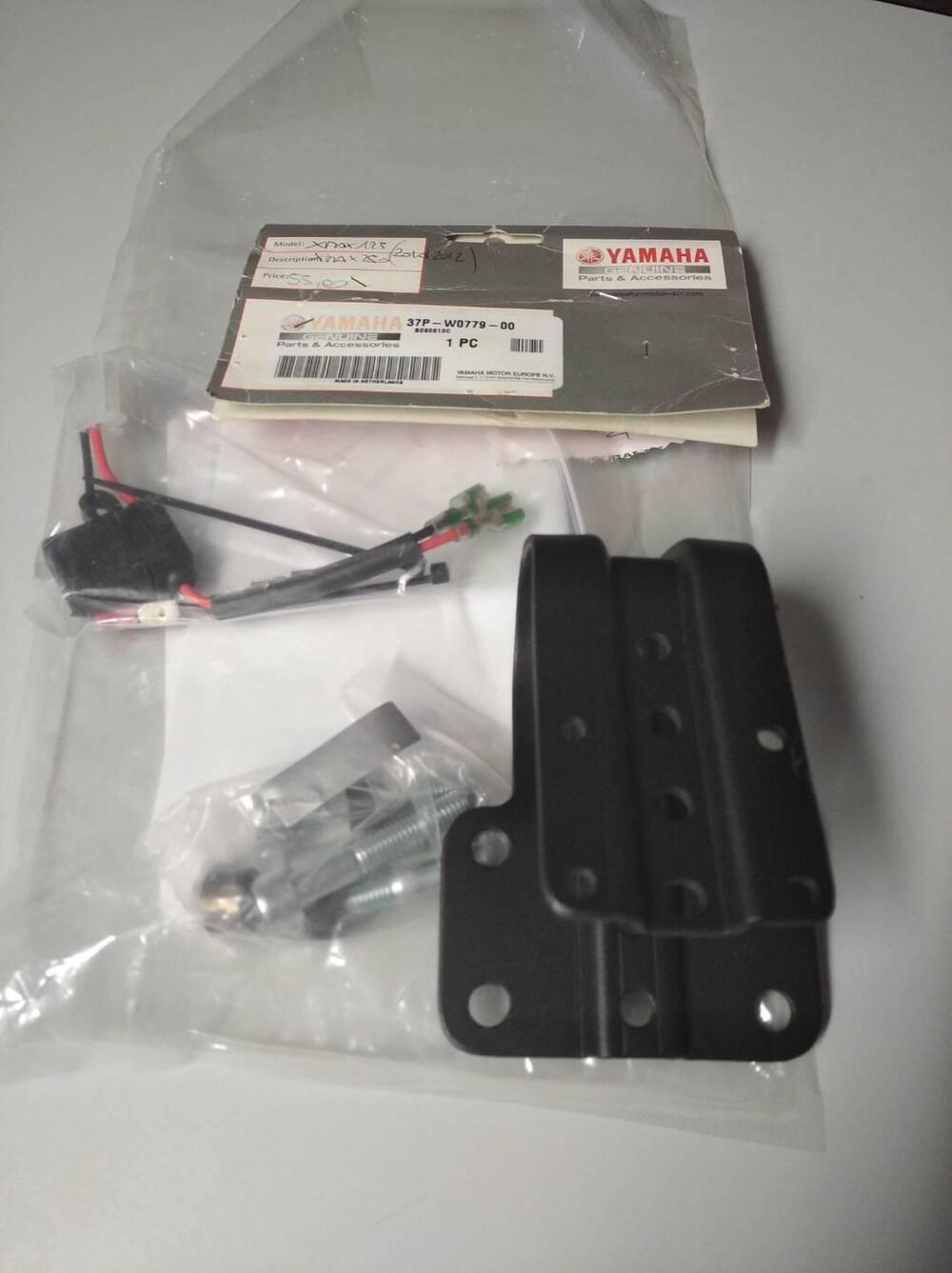 SUPPORTO GPS UNIVERSALE YAMAHA XMAX125/250