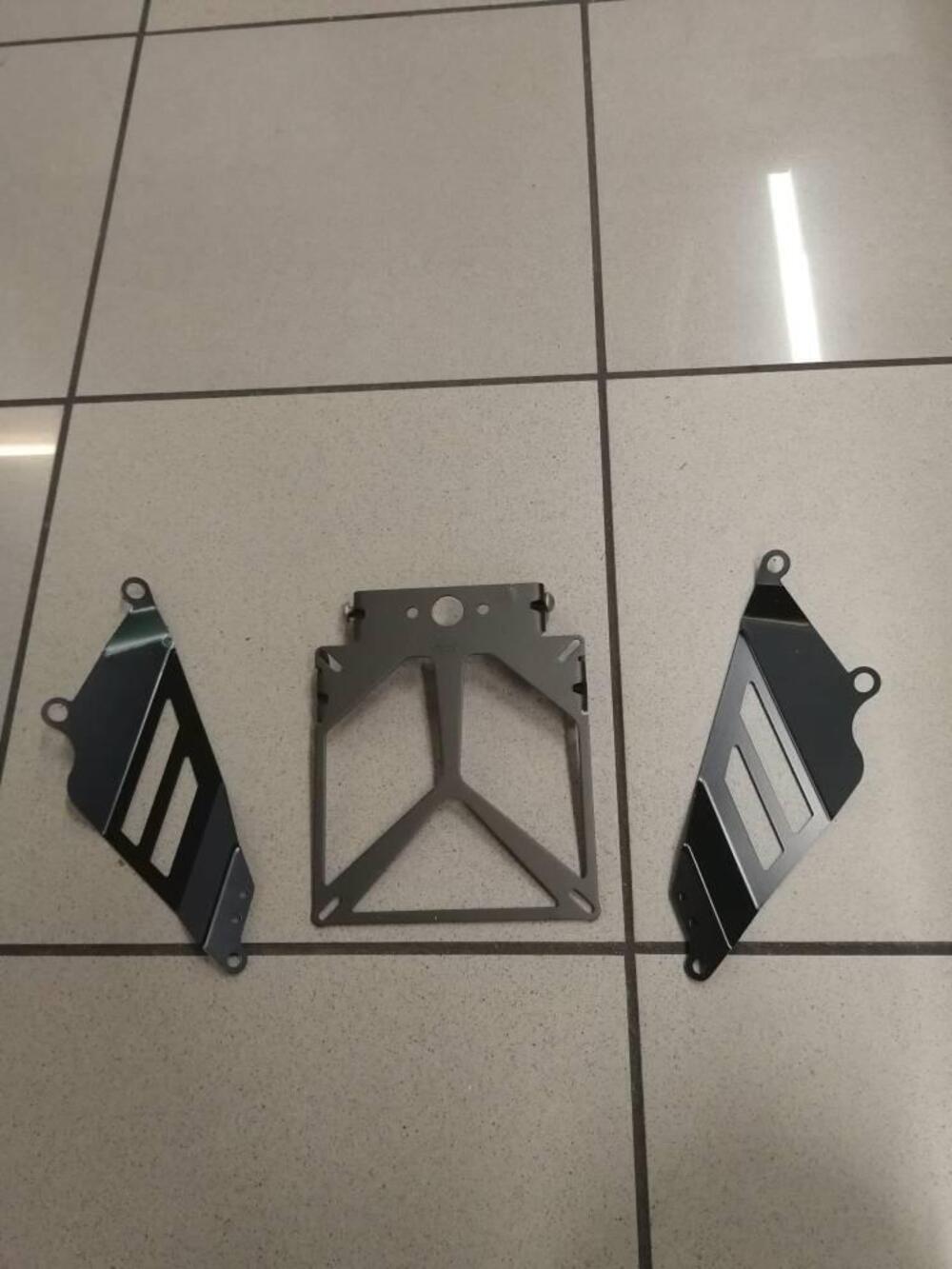 PORTA TARGA HONDA CBR 600/1000 RR '04/'05 Bergamaschi (2)