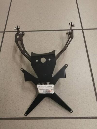 PORTA TARGA HONDA CBR 600 R &#039;05/&#039;06 Ferracci