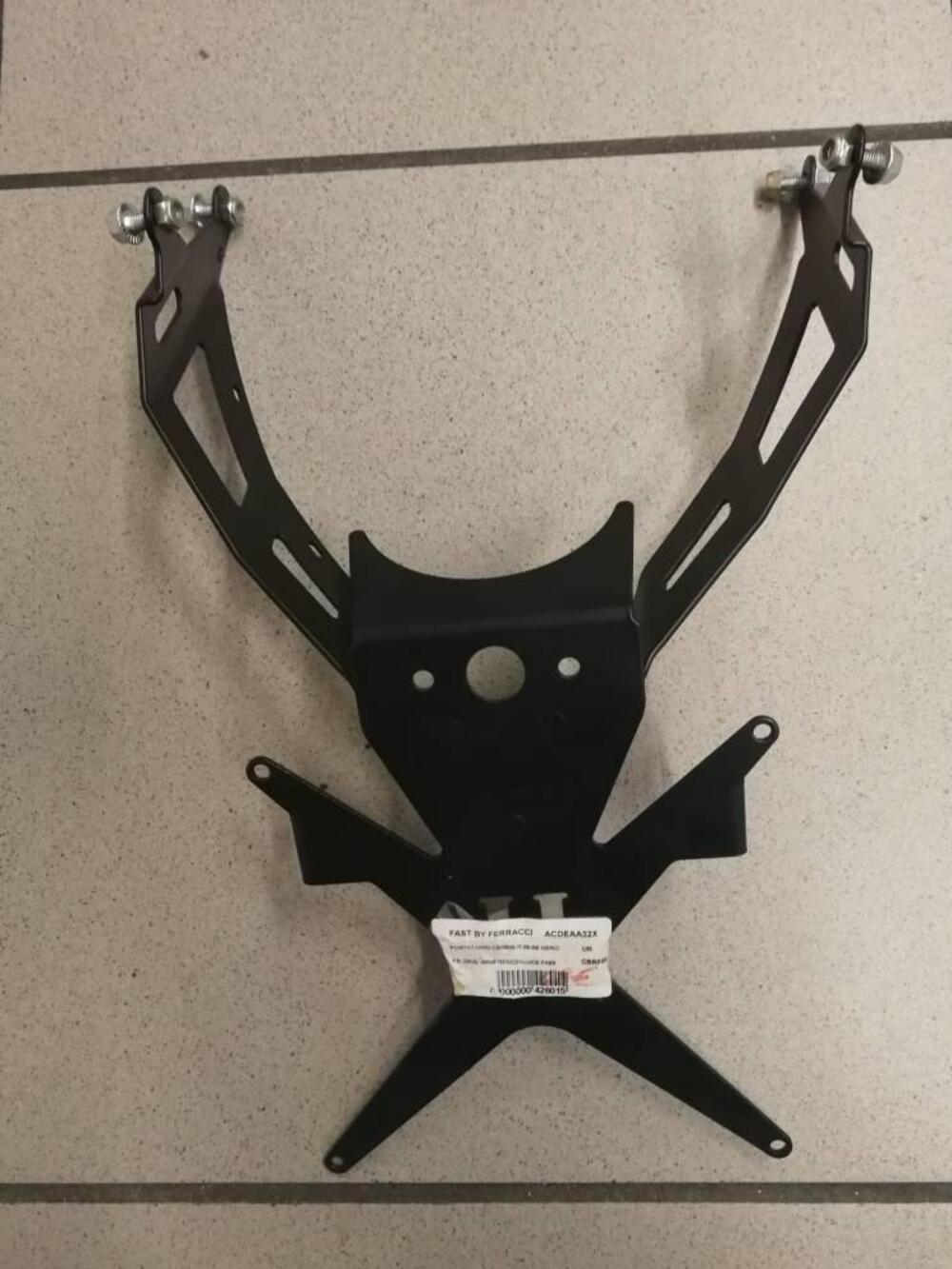 PORTA TARGA HONDA CBR 600 R '05/'06 Ferracci (3)