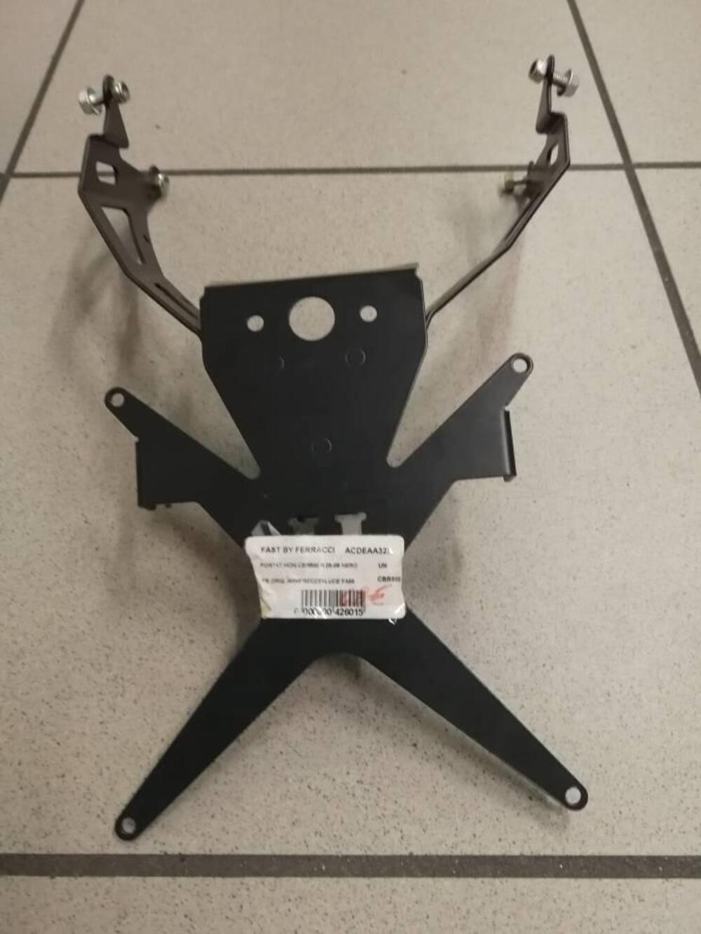 PORTA TARGA HONDA CBR 600 R '05/'06 Ferracci (4)