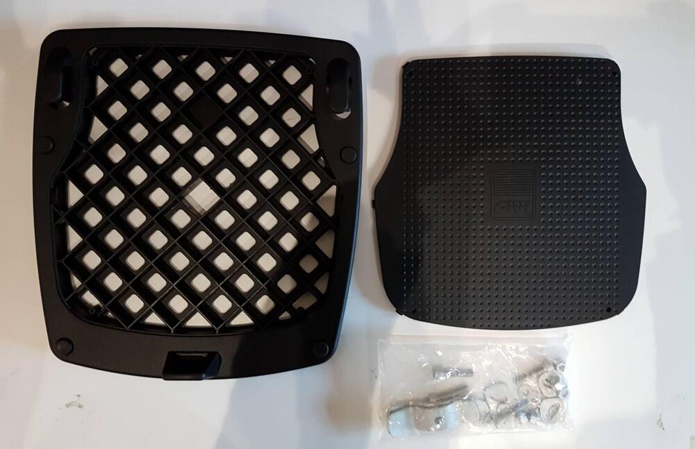 PIASTRA PORTAVALIGIA UNIVERSALE GIVI E250