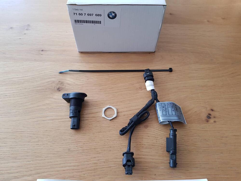 Kit postmontaggio presa di corrente BMW