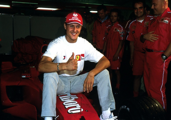 I 25 anni di Porta a Porta e quella volta in cui Schumacher entr&ograve; in studio con la Ferrari F300