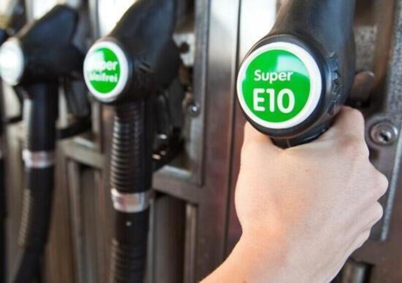 La benzina E10 farebbe funzionare male i filtri per i vapori delle moto