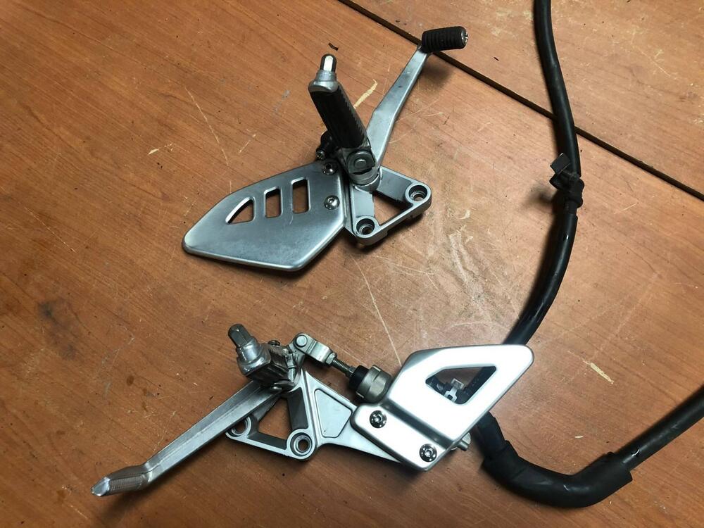 Pedane anteriori Suzuki SV 650 S '99-'02 (2)