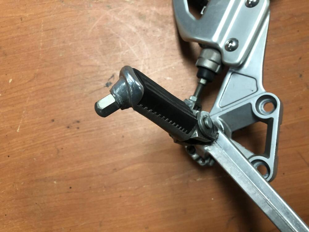 Pedane anteriori Suzuki SV 650 S '99-'02 (3)