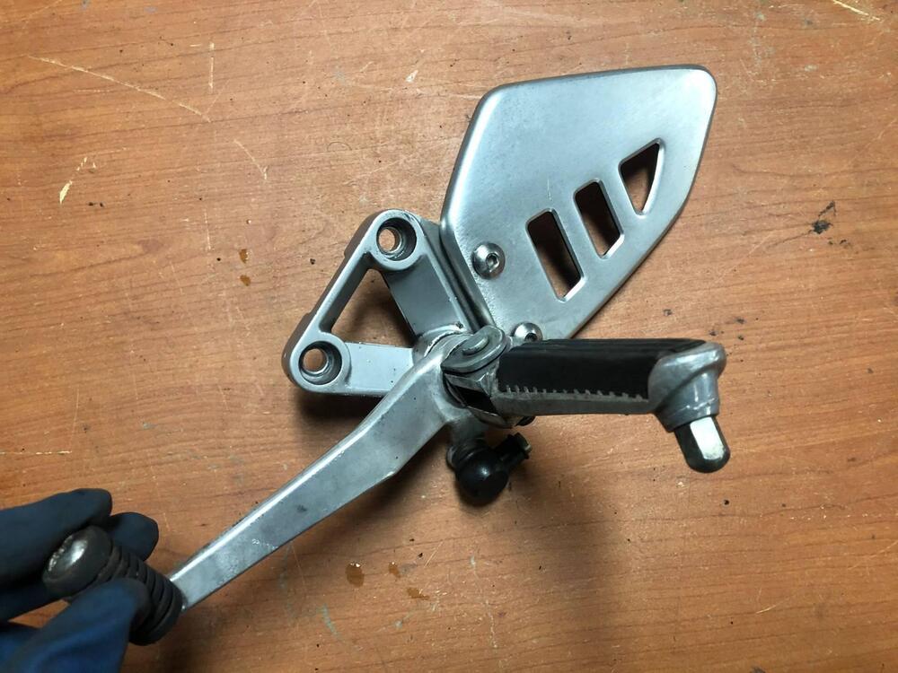 Pedane anteriori Suzuki SV 650 S '99-'02 (4)