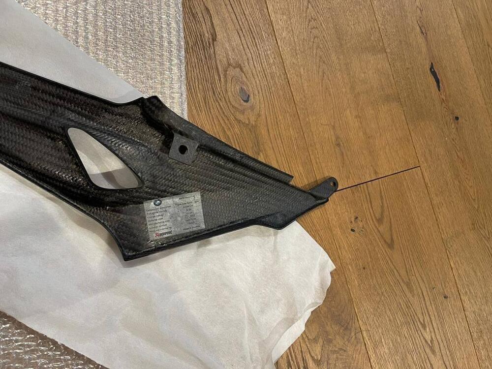 Copertura serbatoio in carbonio HP lato sinistro BMW (2)