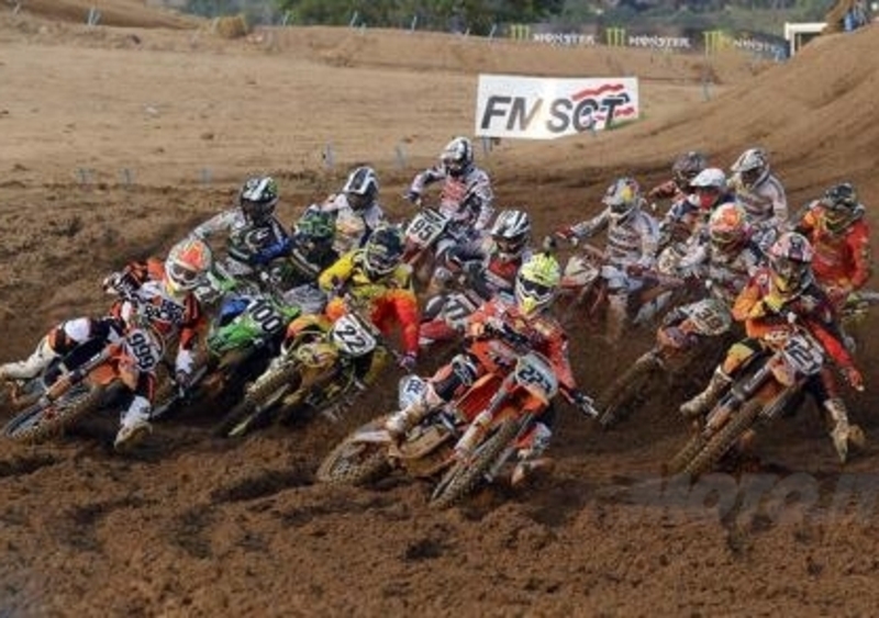 Motocross, GP d&rsquo;Olanda. Riflettori puntati su Cairoli e Herlings 