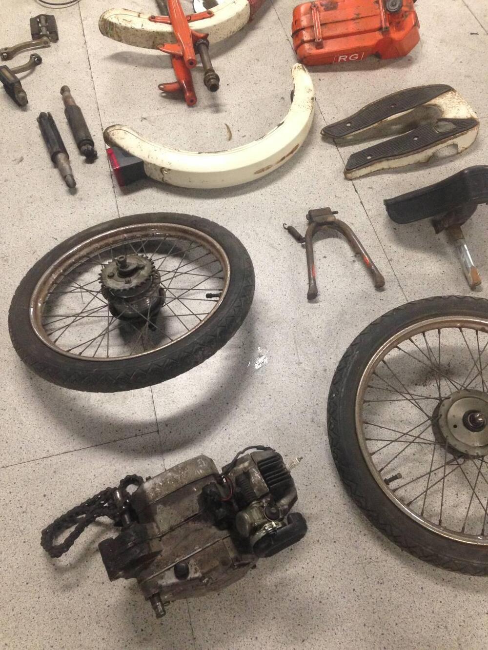 Pezzi in blocco Malaguti Cobra (6)