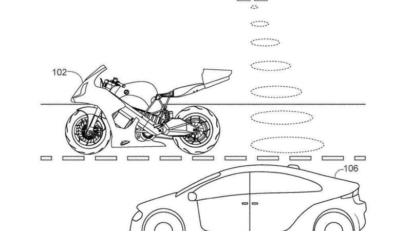 Honda brevetta la moto con il drone integrato