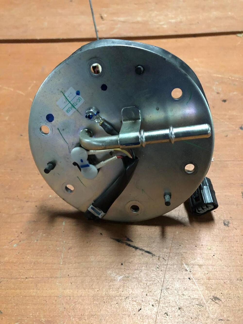 Pompa benzina Honda CB 650 F '13-'16 (2)