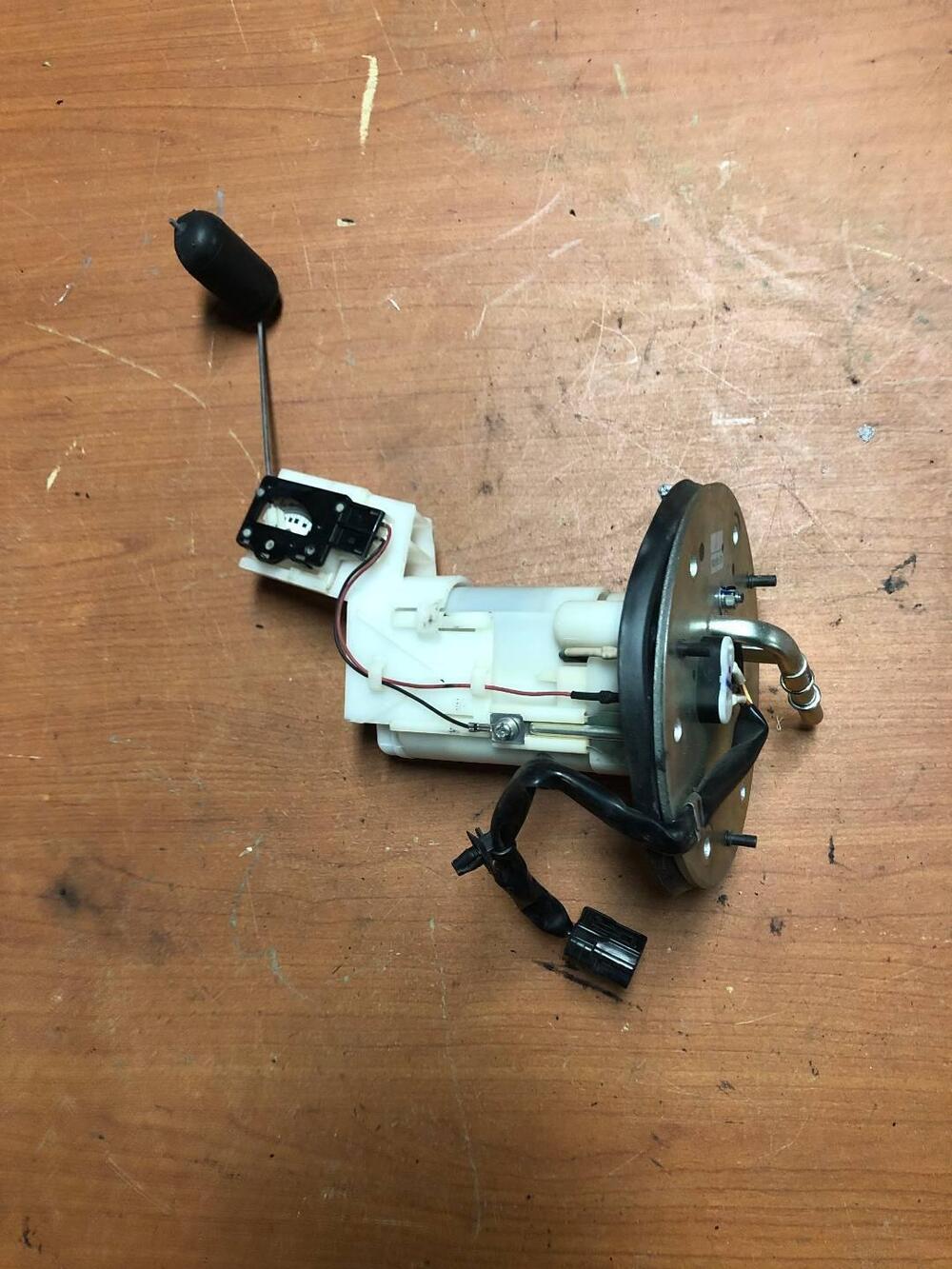 Pompa benzina Honda CB 650 F '13-'16 (3)