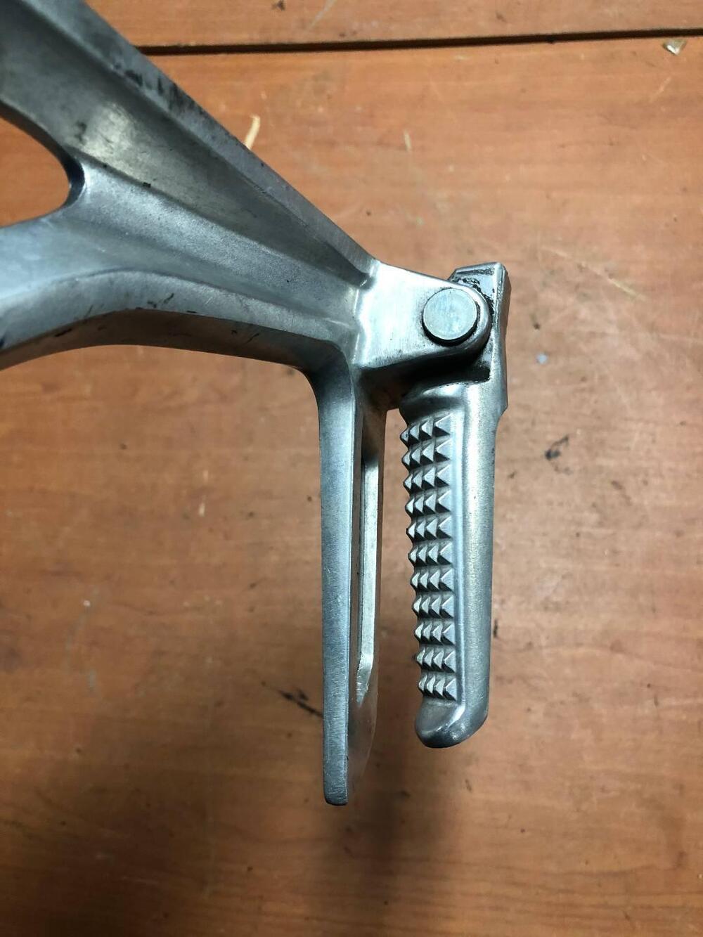 Pedana posteriore destra Honda CB650 F '13-'16 (3)