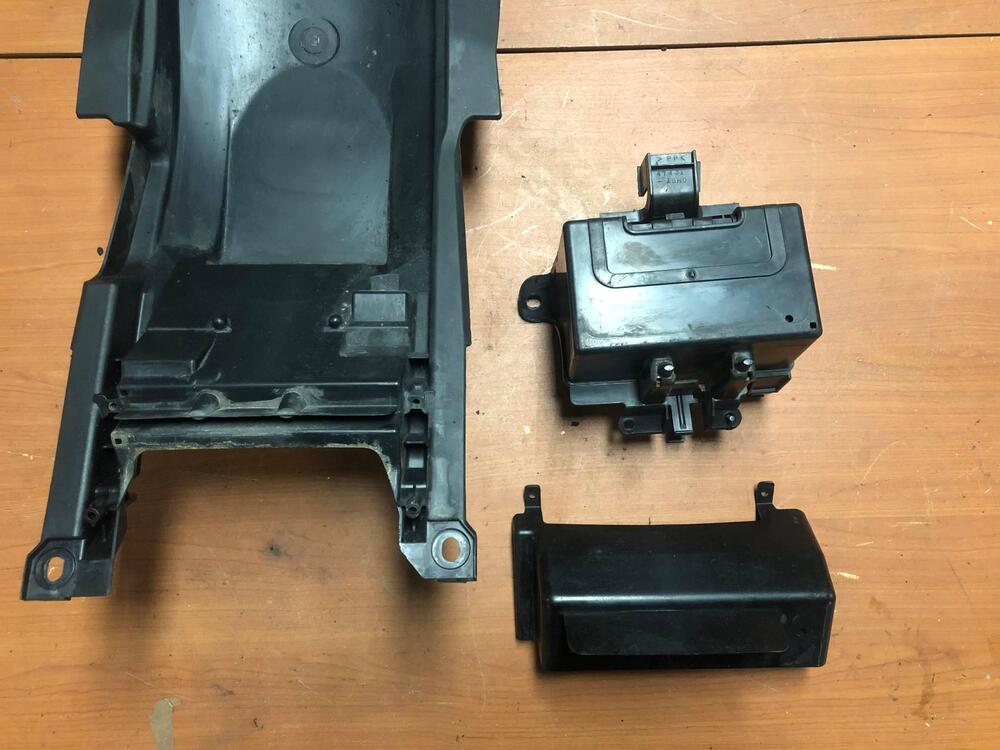 Sottocoda portatarga originale Suzuki GSX 1250 FA (2)