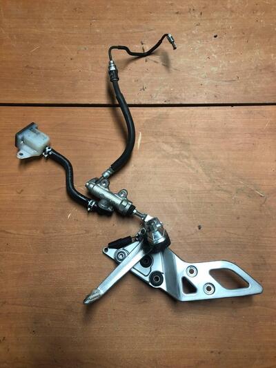 Pedana anteriore con pompa Suzuki GSX 1250 FA
