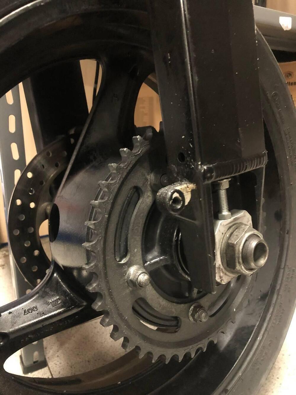 Forcellone posteriore Suzuki GSX 1250 FA (3)