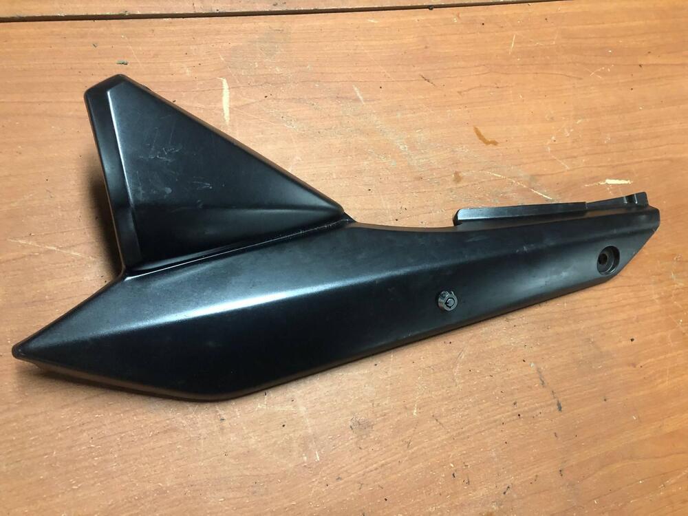 Fianchetto sinistro Suzuki GSX 1250 FA (3)