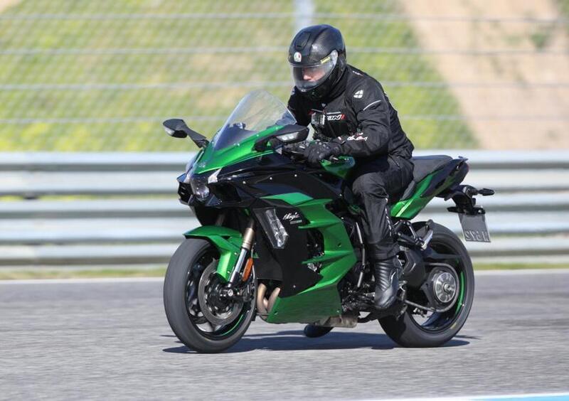 Kawasaki: la prossima Ninja H2 SX sar&agrave; con il radar e le telecamere?