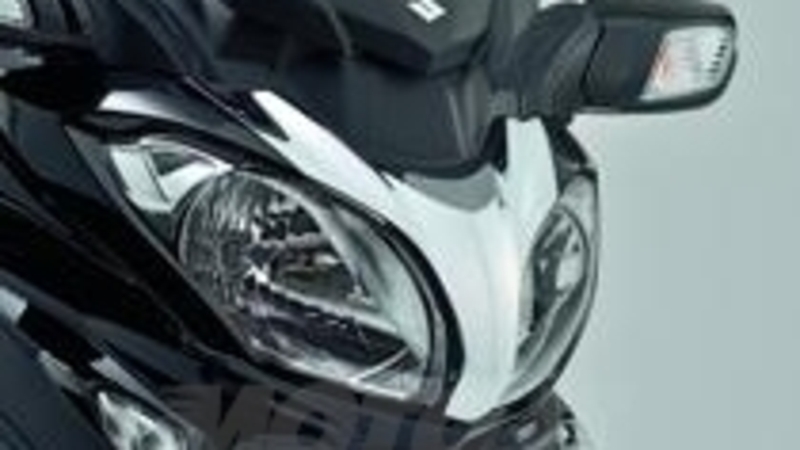 Suzuki presenta la linea accessori dedicata al Burgman 650