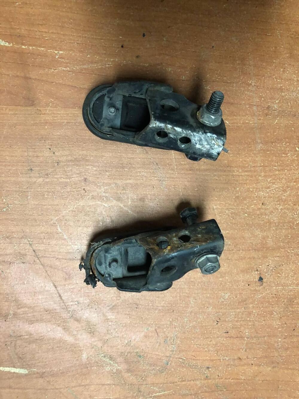 Coppia pedane anteriori Aprilia Pegaso 125 (3)