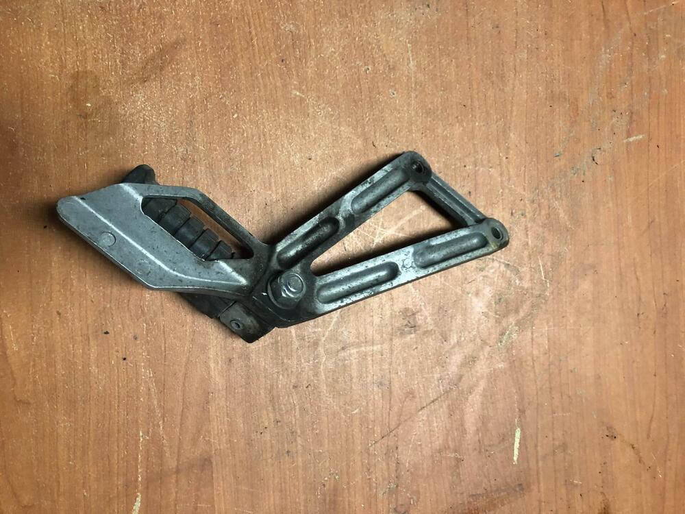 Pedana Posteriore sinistra Aprilia Pegaso 125 (2)