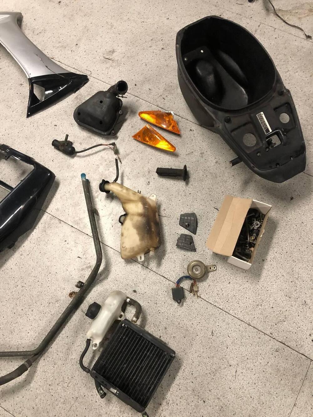 Pezzi in blocco Aprilia RS50 (4)