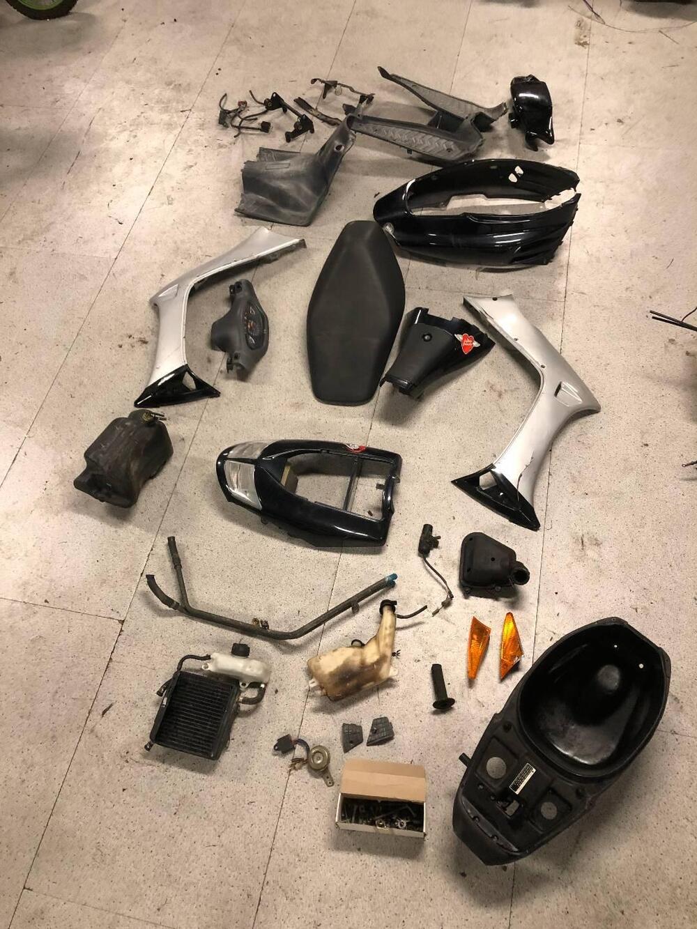 Pezzi in blocco Aprilia RS50 (6)