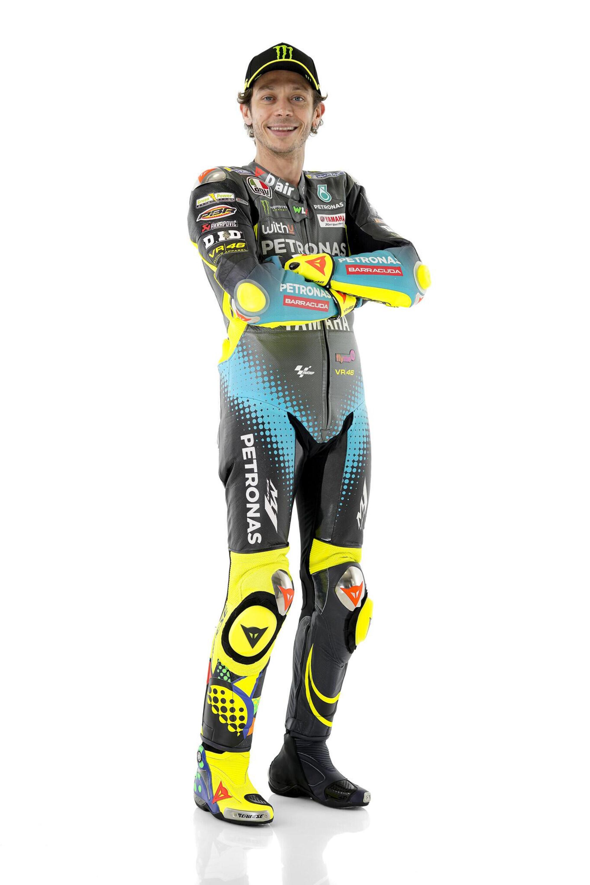 Valentino Rossi Petronas Yamaha M1 2021 new nuova colori tuta moto 4